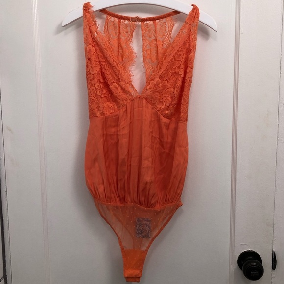 FREE PEOPLE ✨ LACE BODYSUIT NWT SIZE SMALL - Picture 3 of 12
